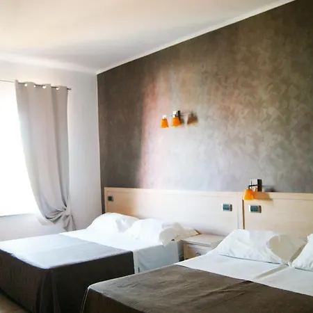 酒店 Del Mare Airport 3*