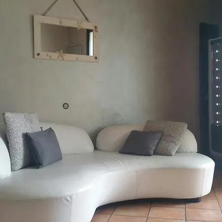 Del Mare Airport 酒店