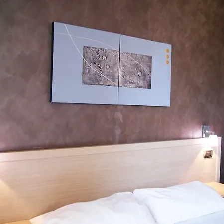 Del Mare Airport 3* 菲乌米奇诺