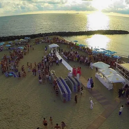 酒店 Del Mare Airport 菲乌米奇诺