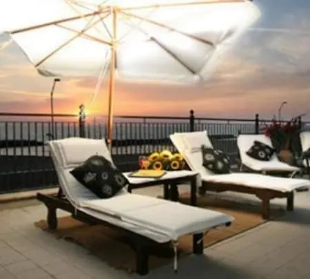 Del Mare Airport 酒店